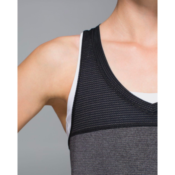 Lululemon Run Lightweight Mesh Singlet Tank Black Gray 6 NWOT - Picture 4 of 15